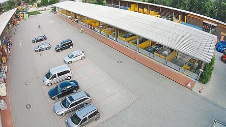 Am Entsorgungszentrum des ZAW-SR am Sachsenring kann man all seine Problemstoffe spielend leicht loswerden. Wer aus anderen Städten oder Ländern zuzieht, kennt das Wertstoffhof-System aber nicht. Am Entsorgungszentrum des ZAW-SR am Sachsenring kann man all seine Problemstoffe spielend leicht loswerden. Wer aus anderen Städten oder Ländern zuzieht, kennt das Wertstoffhof-System aber nicht.