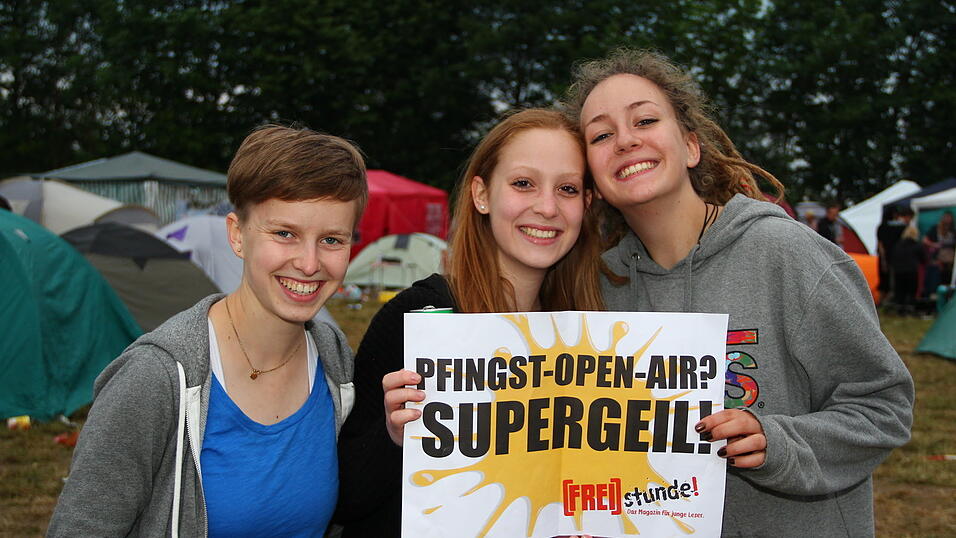 Die Besucher des Pfingst-Open-Airs in Salching sind schon in Feierlaune, aufgenommen von David Voltz am Freitag. Die Besucher des Pfingst-Open-Airs in Salching sind schon in Feierlaune, aufgenommen von David Voltz am Freitag.