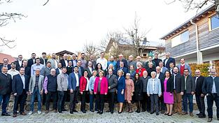 Die CSU-Kreistagskandidaten um Landratskandidatin Claudia Geilersdorfer. Die CSU-Kreistagskandidaten um Landratskandidatin Claudia Geilersdorfer.