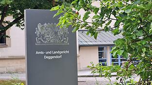 Das Verfahren wegen Geldwäsche und Untreue gegen einen 78-Jährigen wurde überraschend eingestellt. Das Verfahren wegen Geldwäsche und Untreue gegen einen 78-Jährigen wurde überraschend eingestellt.