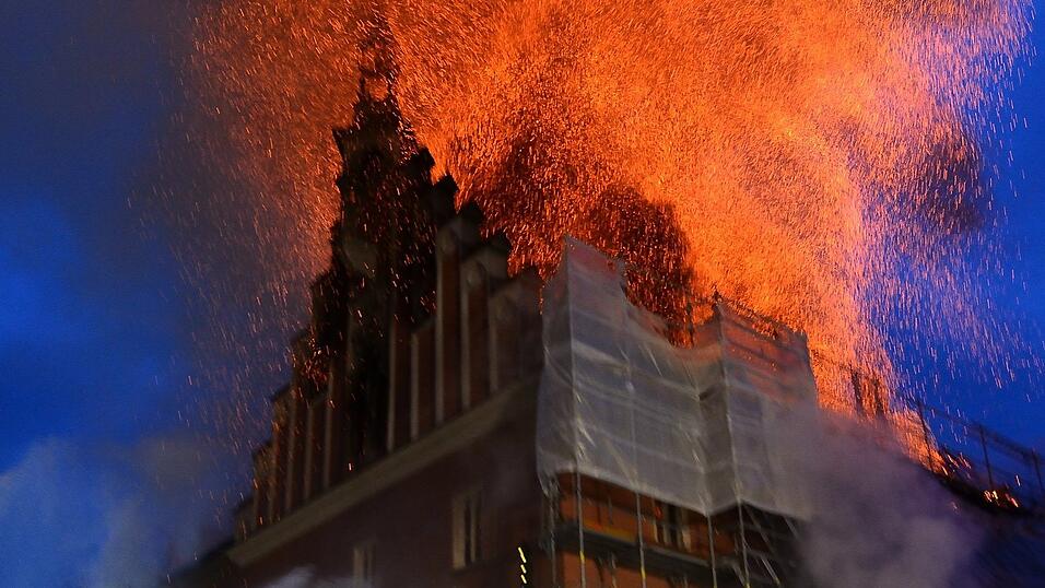 Heute vor acht Jahren, am 25. November, brannte das Straubinger Rathaus ab. Heute vor acht Jahren, am 25. November, brannte das Straubinger Rathaus ab.