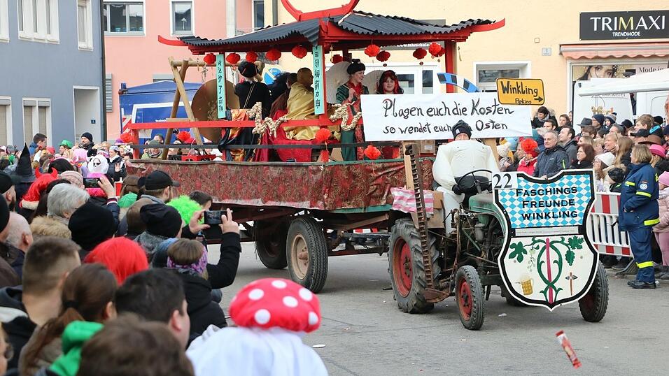 Beim Bogener Faschingsumzug war einiges geboten. Beim Bogener Faschingsumzug war einiges geboten.