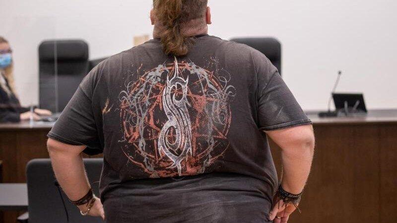 Youtuber 'Drachenlord' im Sitzungssaal des Landgerichts Nürnberg-Fürth. Youtuber 'Drachenlord' im Sitzungssaal des Landgerichts Nürnberg-Fürth.