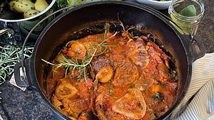 Die 'Ossobuco' beweist, dass die italienische Küche auch für kühle Herbsttage ein ideales Gericht bereithält. Die 'Ossobuco' beweist, dass die italienische Küche auch für kühle Herbsttage ein ideales Gericht bereithält.