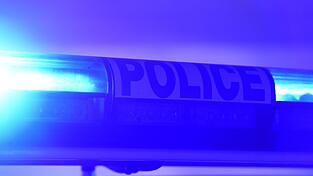 Weil sie ihre 13-jährige Tochter verhungern ließ, ist eine Mutter in Frankreich verurteilt worden. Weil sie ihre 13-jährige Tochter verhungern ließ, ist eine Mutter in Frankreich verurteilt worden.