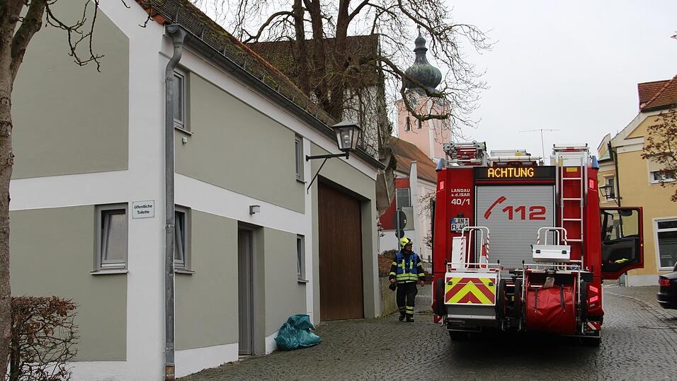 Die Feuerwehr kam zur Brandnachschau. Die Feuerwehr kam zur Brandnachschau.