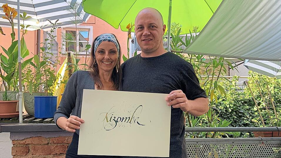 Marlene Wedl und Marcus Gaßner sind in Regensburg Kizomba-Vorreiter. Der Tanz ist derzeit Trend. Marlene Wedl und Marcus Gaßner sind in Regensburg Kizomba-Vorreiter. Der Tanz ist derzeit Trend.