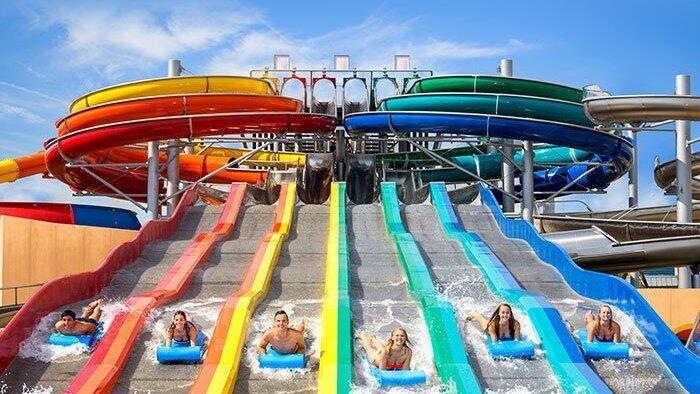 Rainbow Race nennt sich diese Rutsche. Rainbow Race nennt sich diese Rutsche.