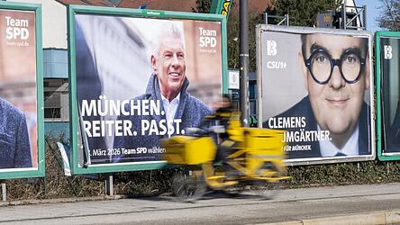Wenige Tage vor der Wahl in Bayern liegt die CSU laut einer repräsentativen Umfrage auf kommunaler Ebene zwar deutlich in Front - kommt aber nur noch auf 33 Prozent. Wenige Tage vor der Wahl in Bayern liegt die CSU laut einer repräsentativen Umfrage auf kommunaler Ebene zwar deutlich in Front - kommt aber nur noch auf 33 Prozent.