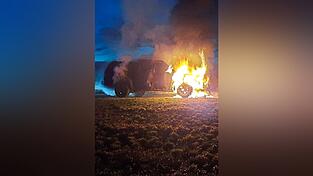 Am Montag, 8. Dezember, hat in Ergolding ein Auto gebrannt. Am Montag, 8. Dezember, hat in Ergolding ein Auto gebrannt.