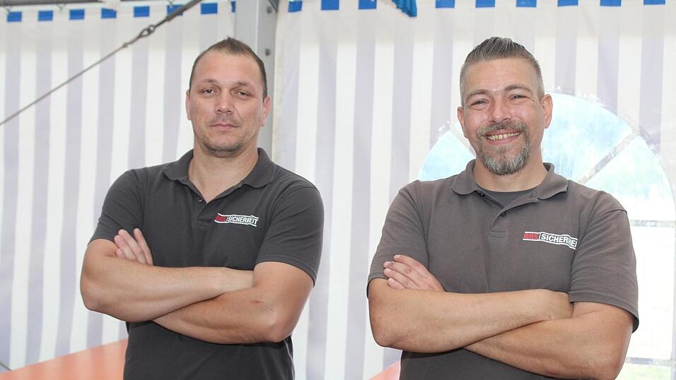 Zur Musik von Headless wurde ausgelassen gefeiert. Zur Musik von Headless wurde ausgelassen gefeiert.