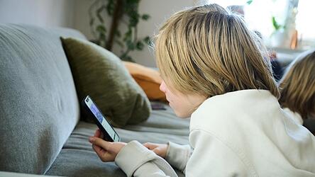 Die SPD fordert ein Social-Media-Verbot für Kinder unter 14. Die SPD fordert ein Social-Media-Verbot für Kinder unter 14.