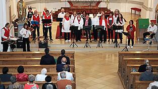 „Call it out“ feierte in der Schierlinger Pfarrkirche mit einem Jubiläumskonzert sein „15-Jähriges“. „Call it out“ feierte in der Schierlinger Pfarrkirche mit einem Jubiläumskonzert sein „15-Jähriges“.