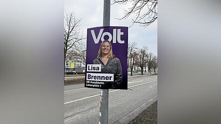 Lisa Brenner will mit Volt in den neuen Stadtrat einziehen. Aktuell muss sie sich aber mit schweren Vorwürfen auseinandersetzen. Lisa Brenner will mit Volt in den neuen Stadtrat einziehen. Aktuell muss sie sich aber mit schweren Vorwürfen auseinandersetzen.