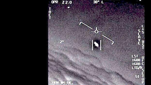 Ein unidentifiziertes Flugobjekt, das von einem Piloten der US-Marine gesichtet wurde. Ein unidentifiziertes Flugobjekt, das von einem Piloten der US-Marine gesichtet wurde.