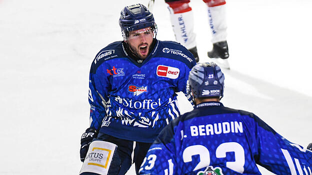 Spencer Kersten (links) jubelt mit JC Beaudin über sein Tor zum 3:2. Spencer Kersten (links) jubelt mit JC Beaudin über sein Tor zum 3:2.