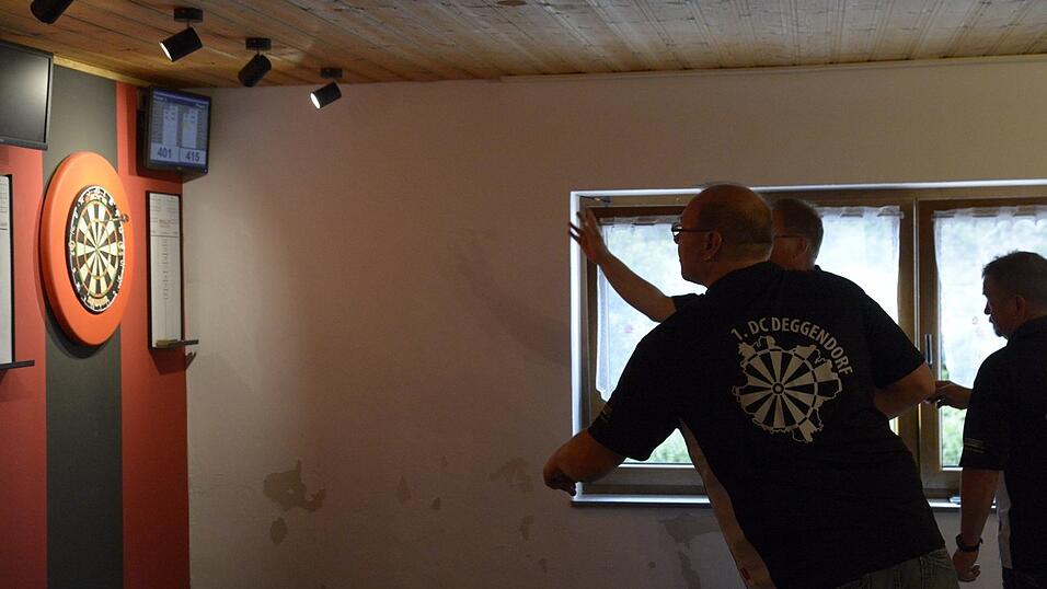 Ruhige Hand, kühler Kopf - beim Darts kommt es nicht nur auf das Werfen an. Ruhige Hand, kühler Kopf - beim Darts kommt es nicht nur auf das Werfen an.