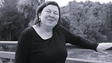 Sich im Ruhestand mehr Zeit für sich zu gönnen, dafür blieb der beliebten Künstlerin und Dozentin aus gesundheitlichen Gründen nur mehr wenig Gelegenheit. Sich im Ruhestand mehr Zeit für sich zu gönnen, dafür blieb der beliebten Künstlerin und Dozentin aus gesundheitlichen Gründen nur mehr wenig Gelegenheit.