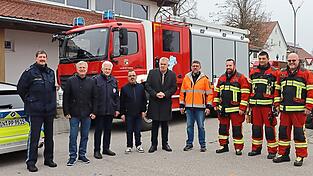 Vorbesprechung der Großübung, die am 16. November auf dem Viehmarktplatz stattfinden wird. Von links: Dieter Weidner (Polizeichef), Georg Hadersdorfer (zweiter Bürgermeister), Dr. Thomas Geiner (Navis), Fabian Eitner (Stadt Moosburg), Josef Dollinger (Bürgermeister), Martin Holzner (Leiter Bauhof), Christian Gunesch (FFW Moosburg), Rainer Göbl (FFW Pfrombach-Aich) und Max Braun (FFW Moosburg). Vorbesprechung der Großübung, die am 16. November auf dem Viehmarktplatz stattfinden wird. Von links: Dieter Weidner (Polizeichef), Georg Hadersdorfer (zweiter Bürgermeister), Dr. Thomas Geiner (Navis), Fabian Eitner (Stadt Moosburg), Josef Dollinger (Bürgermeister), Martin Holzner (Leiter Bauhof), Christian Gunesch (FFW Moosburg), Rainer Göbl (FFW Pfrombach-Aich) und Max Braun (FFW Moosburg).