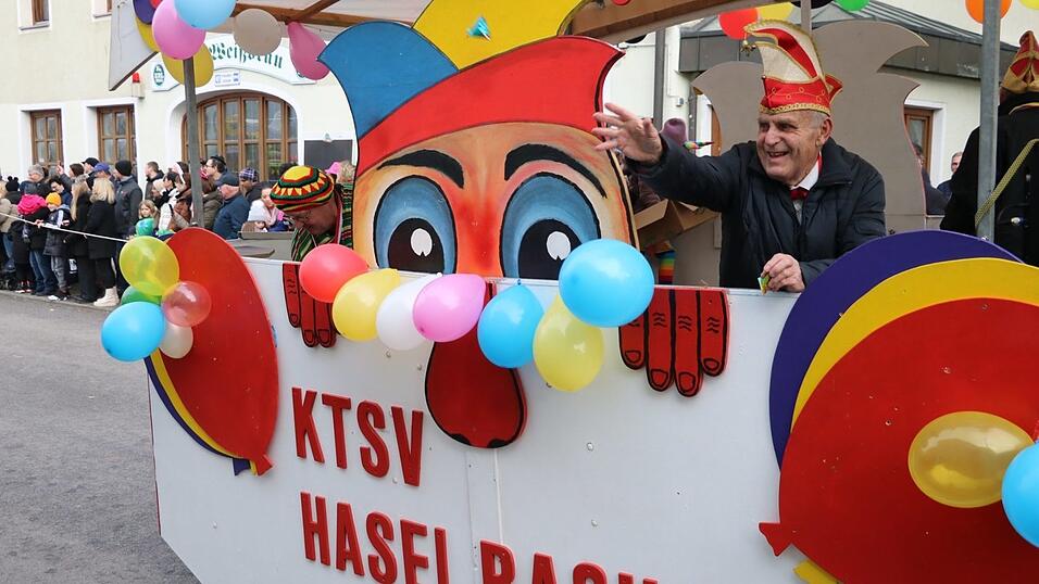 Beim Bogener Faschingsumzug war einiges geboten. Beim Bogener Faschingsumzug war einiges geboten.