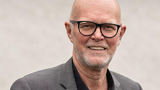 Professor Dr. Uwe Gieler ist Psychodermatologe, Direktor der Vitos Klinik für Psychosomatik Gießen und Leiter der Psychodermatologie an der Universität Gießen. Professor Dr. Uwe Gieler ist Psychodermatologe, Direktor der Vitos Klinik für Psychosomatik Gießen und Leiter der Psychodermatologie an der Universität Gießen.