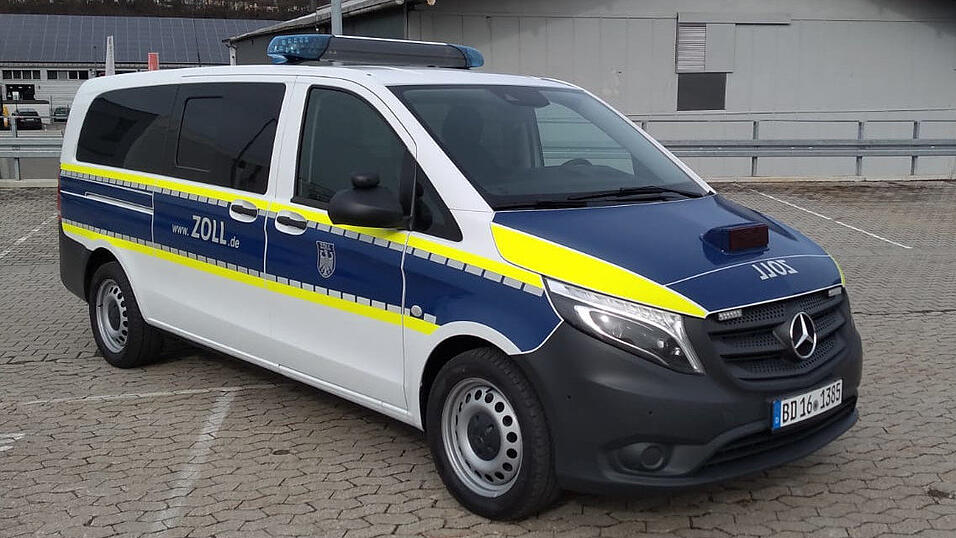 Ein neues Bürofahrtzeug in den neuen Farben Weiß und Blau. Ein neues Bürofahrtzeug in den neuen Farben Weiß und Blau.