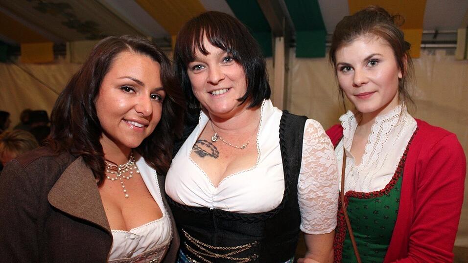 Die Frühjahrsdult 2017 in Landshut neigt sich dem Ende entgegen. Grund genug, noch einmal richtig in den Bierzelten zu feiern - abgerundet vom traditionellen Feuerwerk. Die Frühjahrsdult 2017 in Landshut neigt sich dem Ende entgegen. Grund genug, noch einmal richtig in den Bierzelten zu feiern - abgerundet vom traditionellen Feuerwerk.