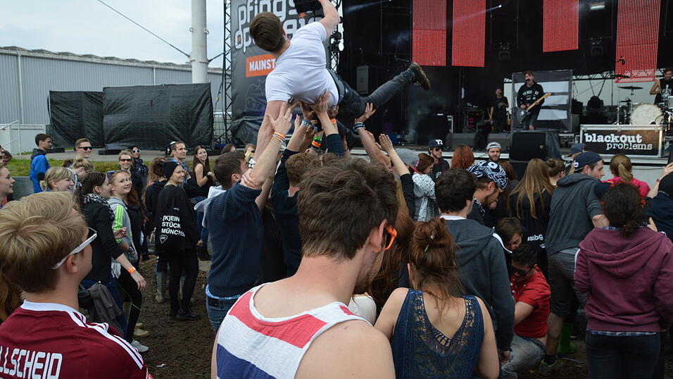 Das war am zweiten Tag des Pfings-Open-Airs in Salching auf dem Festivalgelände los. (Fotos: Florian Wende) Das war am zweiten Tag des Pfings-Open-Airs in Salching auf dem Festivalgelände los. (Fotos: Florian Wende)