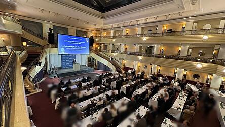 Austauschort für radikale Ideen: Anhänger des anarchokapitalistischen Ludwig-von-Mises-Instituts im Münchner Luxushotel. Austauschort für radikale Ideen: Anhänger des anarchokapitalistischen Ludwig-von-Mises-Instituts im Münchner Luxushotel.