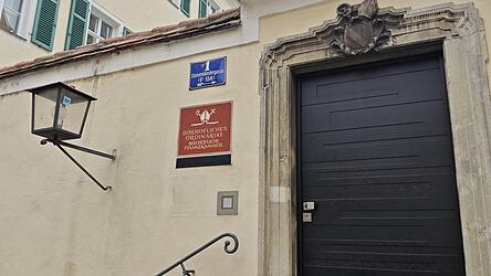 Wegen sinkender Mitgliederzahlen und steigender Kosten muss das Bistum Regensburg sparen. Wegen sinkender Mitgliederzahlen und steigender Kosten muss das Bistum Regensburg sparen.