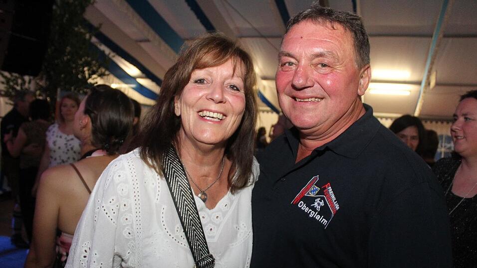 Zur Musik von Headless wurde ausgelassen gefeiert. Zur Musik von Headless wurde ausgelassen gefeiert.