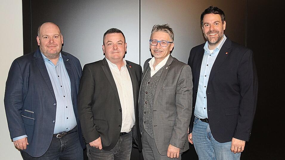 Die IG-Metaller Thomas Zitzelsberger, Rudi Gallenberger, Stefan Schmid und Benjamin Freund zeigten sich zuversichtlich. Die IG-Metaller Thomas Zitzelsberger, Rudi Gallenberger, Stefan Schmid und Benjamin Freund zeigten sich zuversichtlich.