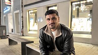 In Afghanistan sah sich Elyas Amirzada von den Taliban bedroht. In Regensburg will er seiner Familie ein Leben in Freiheit ermöglichen. In Afghanistan sah sich Elyas Amirzada von den Taliban bedroht. In Regensburg will er seiner Familie ein Leben in Freiheit ermöglichen.