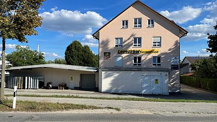 Das ehemalige Lesezirkel-Gebäude im Gewerbegebiet Nördliche Bayerwaldsiedlung. Mittlerweile hat eine Begehung stattgefunden. Das ehemalige Lesezirkel-Gebäude im Gewerbegebiet Nördliche Bayerwaldsiedlung. Mittlerweile hat eine Begehung stattgefunden.
