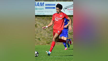 Arda Ulukus brachte die SpVgg Plattling gegen den FC Obernzell-Erlau mit 1:0 in Führung, am Ende stand ein 1:1-Remis. Arda Ulukus brachte die SpVgg Plattling gegen den FC Obernzell-Erlau mit 1:0 in Führung, am Ende stand ein 1:1-Remis.