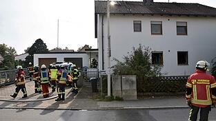 Mehrere Feuerwehren wurden zu einem Brand nach Thann in die Pfrombacher Straße gerufen. Mehrere Feuerwehren wurden zu einem Brand nach Thann in die Pfrombacher Straße gerufen.