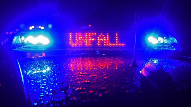 Der Unfall ging laut Polizei wohl auf schlecht gesicherte Ladung zurück. (Archivbild) Der Unfall ging laut Polizei wohl auf schlecht gesicherte Ladung zurück. (Archivbild)