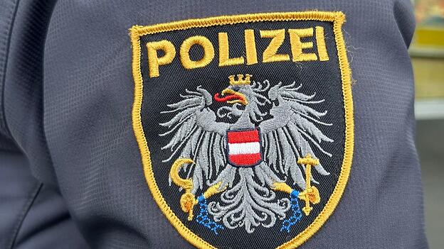 Laut der Polizei stürzte der Mann über einen steilen, felsigen Hang ab. (Symbolbild) Laut der Polizei stürzte der Mann über einen steilen, felsigen Hang ab. (Symbolbild)