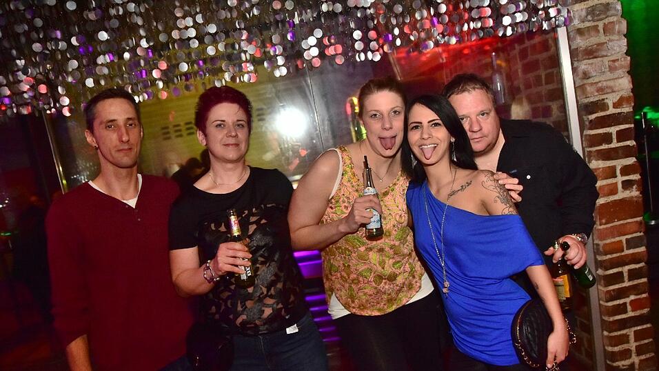 Im Stars wurde wurde wieder getanzt und gefeiert, bis das Licht anging. Im Stars wurde wurde wieder getanzt und gefeiert, bis das Licht anging.