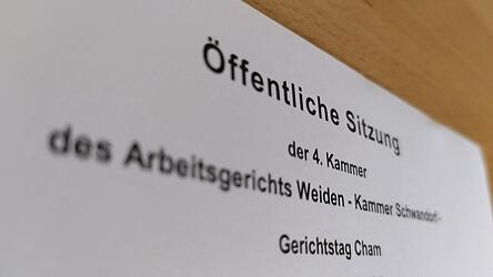 Ein Tscheche wehrt sich gegen seine Kündigung vor dem Chamer Arbeitsgericht. Zumindest eine Abfindung holt er noch raus. Ein Tscheche wehrt sich gegen seine Kündigung vor dem Chamer Arbeitsgericht. Zumindest eine Abfindung holt er noch raus.