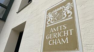 Obwohl der Koch mehrfach vorbestraft war und unter laufender Bewährung, muss er nicht ins Gefängnis. Er bekommt eine zweite Bewährung. (Symbolbild) Obwohl der Koch mehrfach vorbestraft war und unter laufender Bewährung, muss er nicht ins Gefängnis. Er bekommt eine zweite Bewährung. (Symbolbild)