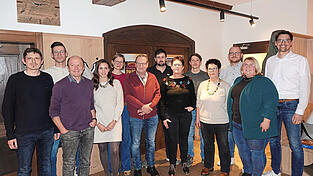 Die Kandidaten der Freien Arbeiterschaft Wiesent. Von links: Daniel Gallasch, Johannes Wanninger, Karl-Heinz Selmeier, Sonja Oertel, Stefanie Rupprecht, Josef Raab, Michael Fuchs, Bettina Stadler, Tobias Gottswinter, Maria Rösch, Thomas Ruppert-Leutner, Anna Scheibenthaler und Bernhard Stojetz. Die Kandidaten der Freien Arbeiterschaft Wiesent. Von links: Daniel Gallasch, Johannes Wanninger, Karl-Heinz Selmeier, Sonja Oertel, Stefanie Rupprecht, Josef Raab, Michael Fuchs, Bettina Stadler, Tobias Gottswinter, Maria Rösch, Thomas Ruppert-Leutner, Anna Scheibenthaler und Bernhard Stojetz.