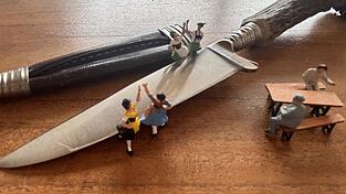 Hirschfänger sind dieses Jahr auf dem Straubinger Gäubodenvolksfest verboten. Hirschfänger sind dieses Jahr auf dem Straubinger Gäubodenvolksfest verboten.