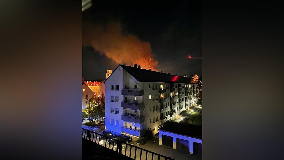 Ein Anwohner fotografierte das Geschehen etwa zehn Minuten nach der Explosion. Ein Anwohner fotografierte das Geschehen etwa zehn Minuten nach der Explosion.