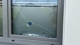 Die Einbrecher schafften es nicht nach drinnen. Die Einbrecher schafften es nicht nach drinnen.