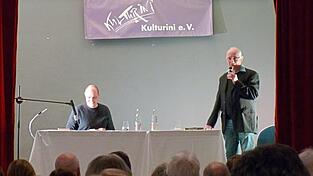 Hartmut Heder vom Kulturini e. V. begrüßte und moderierte durch den literarischen Abend. Hartmut Heder vom Kulturini e. V. begrüßte und moderierte durch den literarischen Abend.