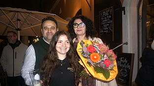 Deyan Donev feierte mit seiner Frau Lena und seiner Tochter die offizielle Eröffnung. Deyan Donev feierte mit seiner Frau Lena und seiner Tochter die offizielle Eröffnung.