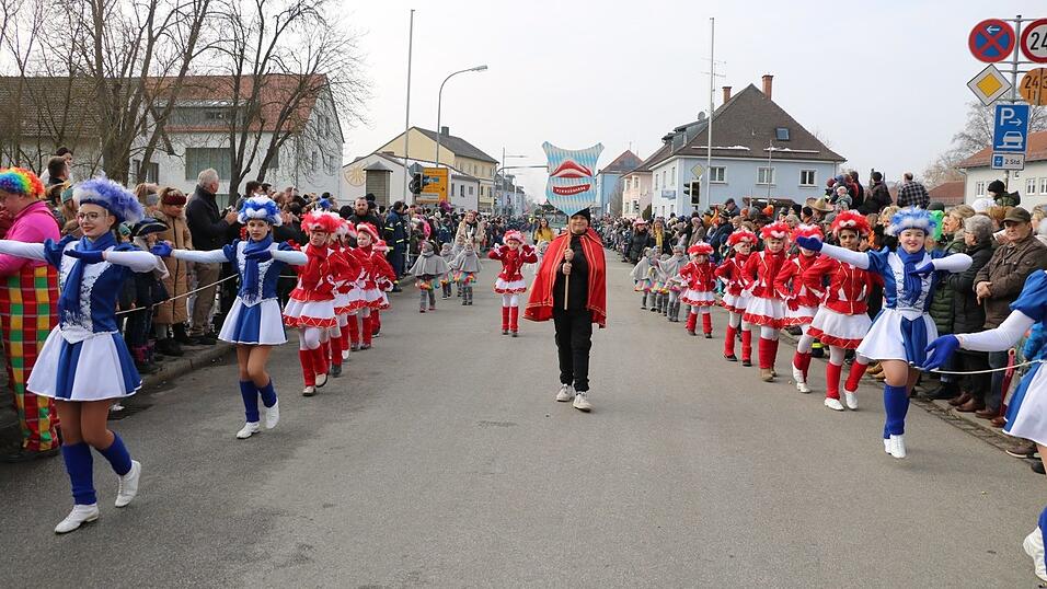 Beim Bogener Faschingsumzug war einiges geboten. Beim Bogener Faschingsumzug war einiges geboten.