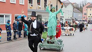 'Make Bogen great again amoi!' hieß es bei den Winklinger Faschingsfreunden, die mit etlichen amerikanischen Persönlichkeiten, Stars und Promis anreisten, darunter Abraham Lincoln, die Freiheitsstatue, gefolgt von Al Bundy. 'Make Bogen great again amoi!' hieß es bei den Winklinger Faschingsfreunden, die mit etlichen amerikanischen Persönlichkeiten, Stars und Promis anreisten, darunter Abraham Lincoln, die Freiheitsstatue, gefolgt von Al Bundy.