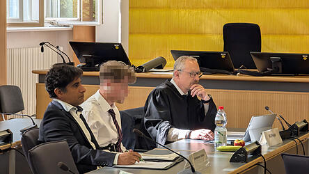 Dem Beschuldigten (M.) wird versuchter Totschlag und gefährliche Körperverletzung vorgeworfen. Dem Beschuldigten (M.) wird versuchter Totschlag und gefährliche Körperverletzung vorgeworfen.